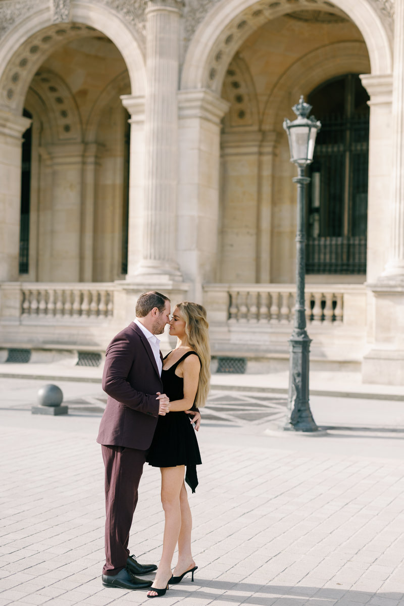 Louvre engagement photos in Paris