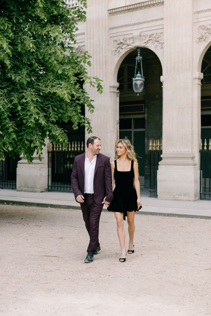 Romantic engagement photos in Paris
