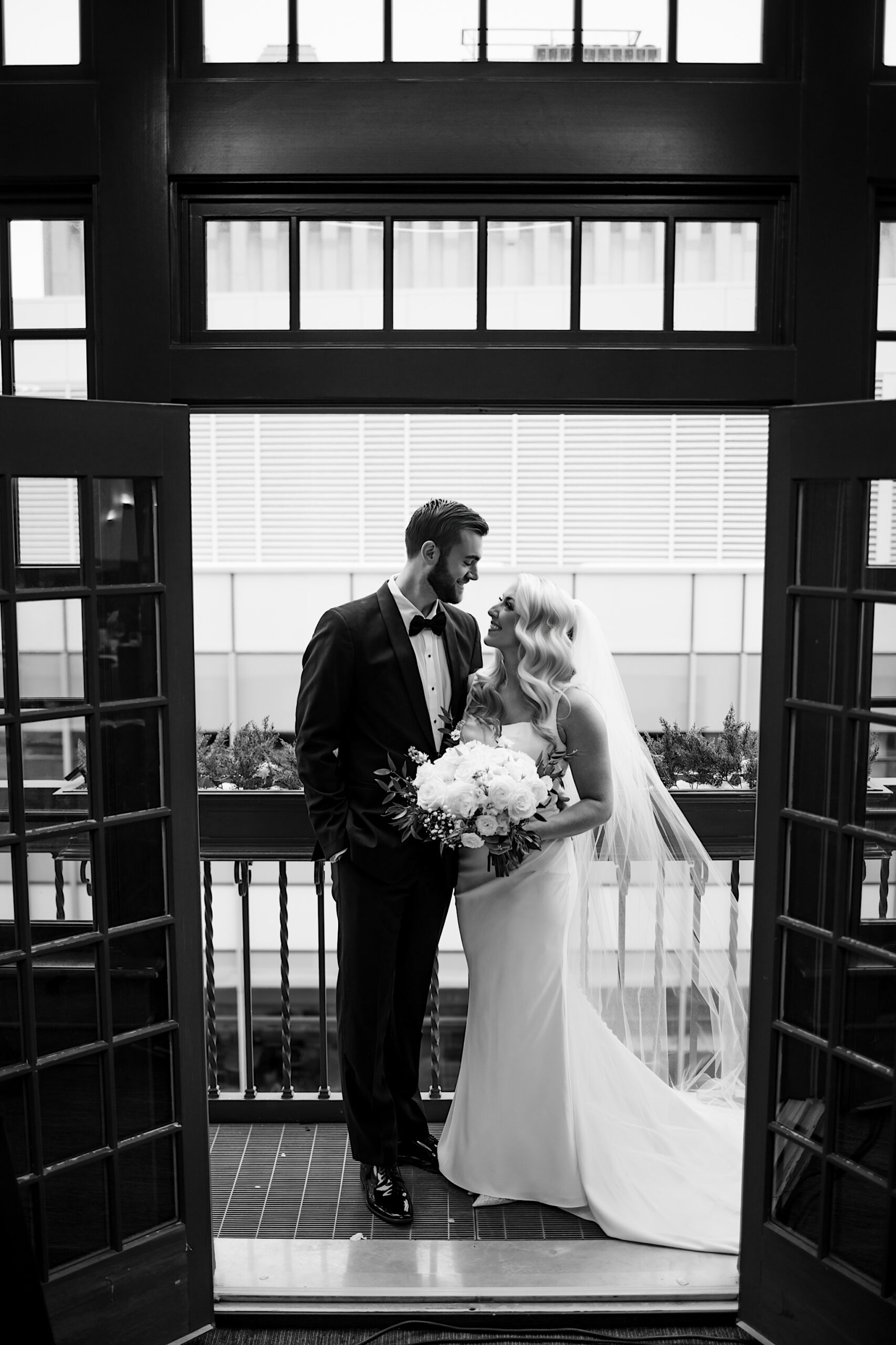 Des Moines tea room wedding photographer