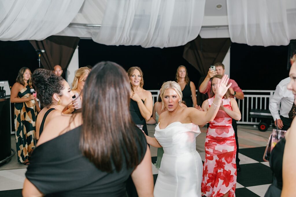 glen oaks country club wedding reception with live band