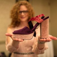 Becky Buller and her shoe at the 2018 DC Bluegrass Festival - photo by Jeromie Stephens