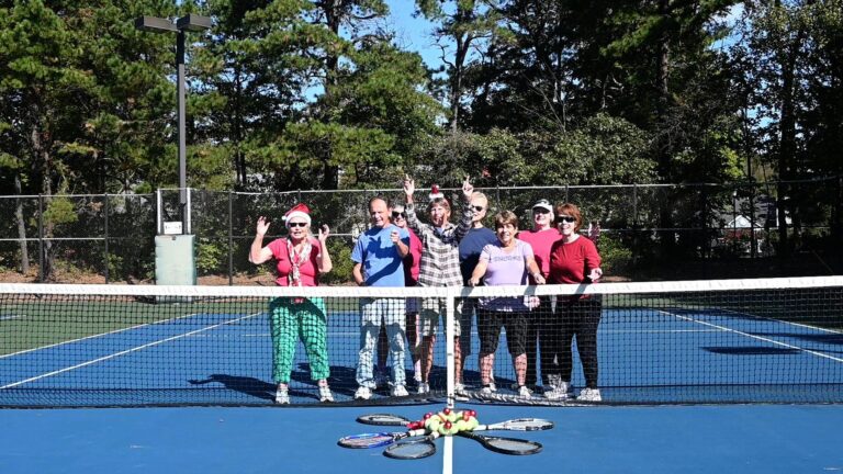 HOLIDAY TENNIS-Thumbnail