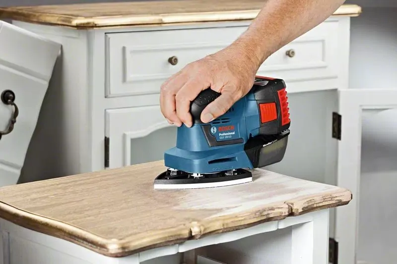 Lixadeira Vibratória a Bateria 18V Bosch GSS 18V-10 sem Bateria e Carregador