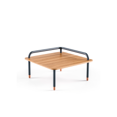 Cavaletti Stretch - Mesa lateral / Tampo em Tauari envernizado /Ponteiras em madeira natural / 730mm larg. x 730mm prof. x 405mm alt.