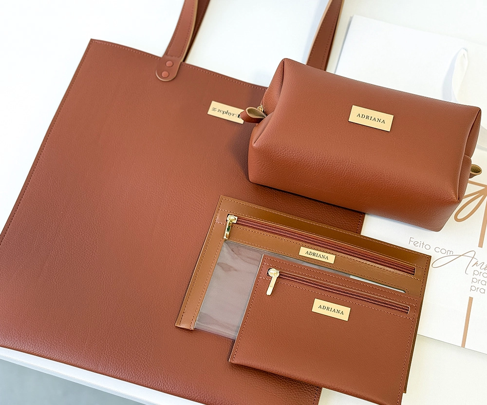 Kit com Bolsa e Necessaires com Sacola para Presente
