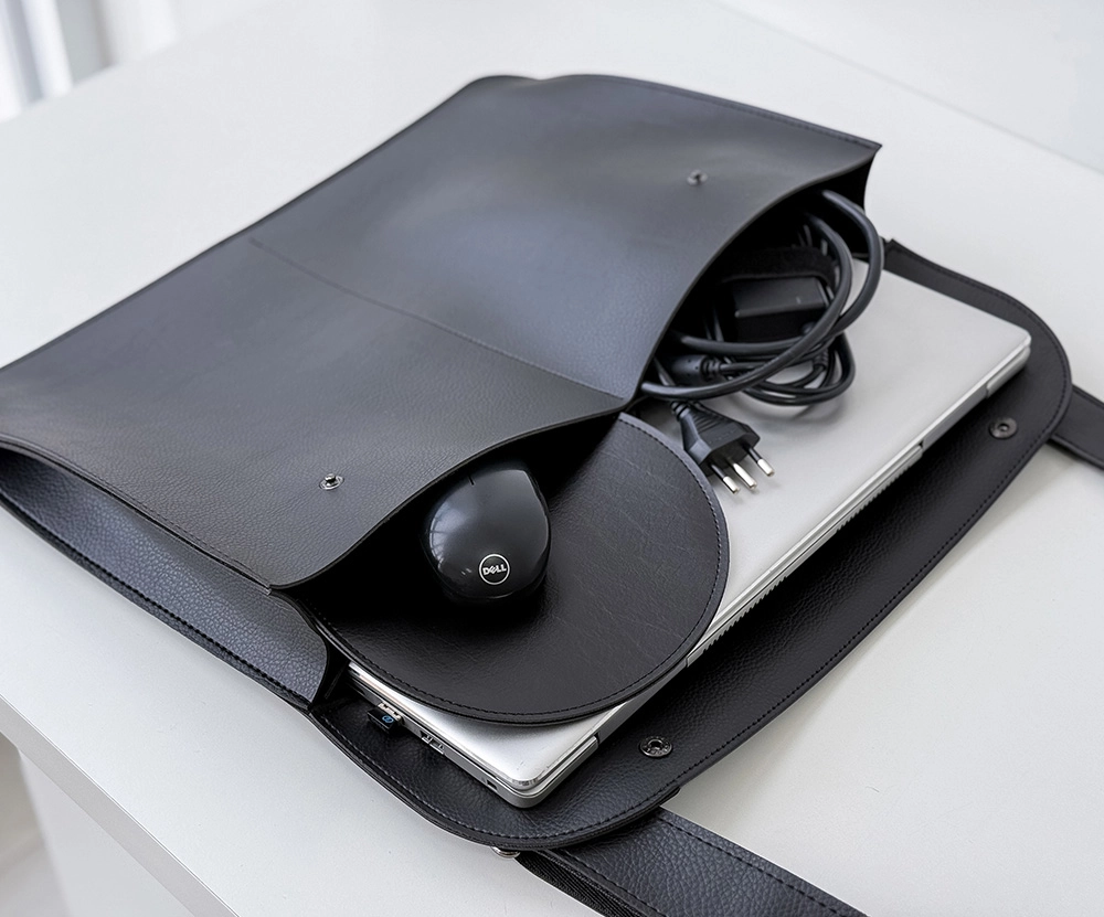 Case para Notebook em Couro Sintético Personalizada Fernanda