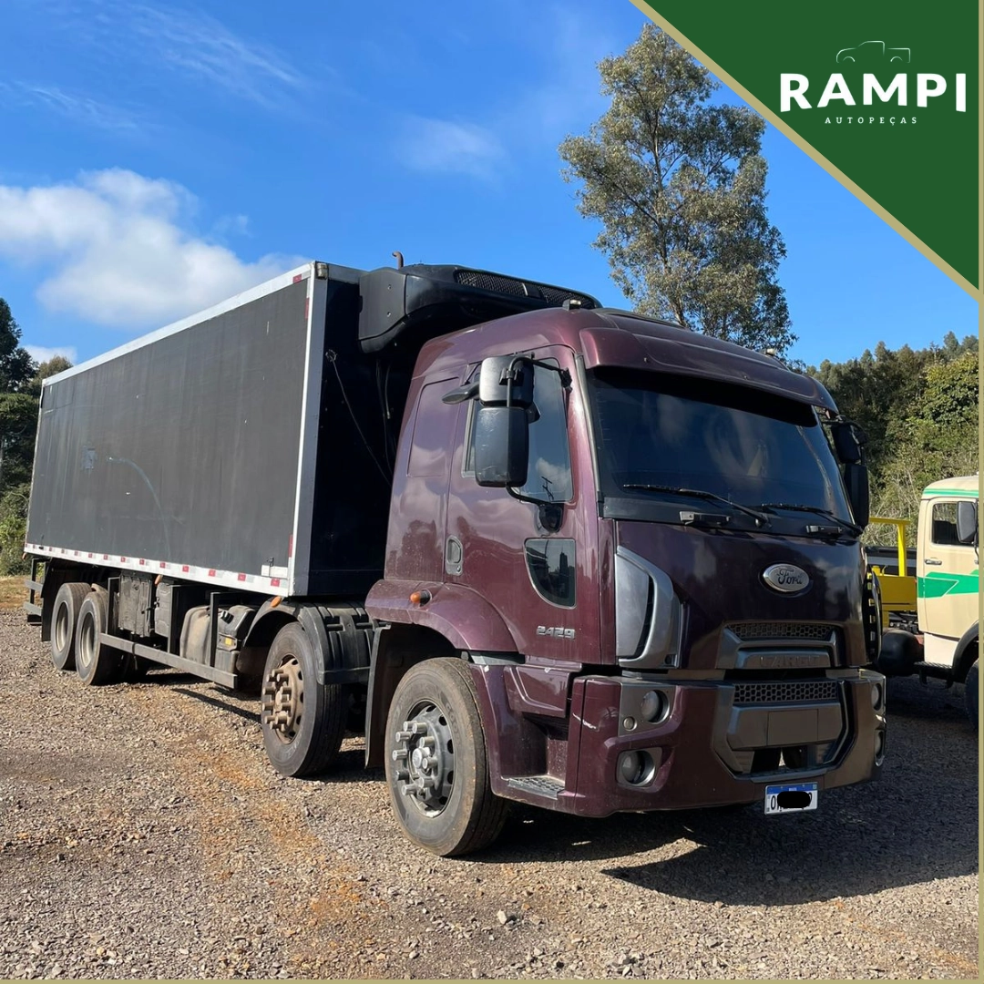 Caminhão Ford Cargo 2429 com câmara fria