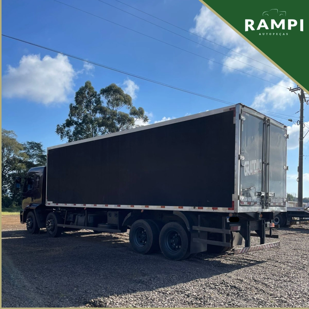 Caminhão Ford Cargo 2429 com câmara fria
