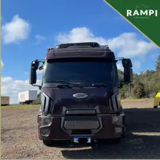 Caminhão Ford Cargo 2429 com câmara fria