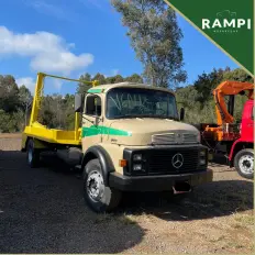 Caminhão Mercedes-Benz 1313 poliguindaste.