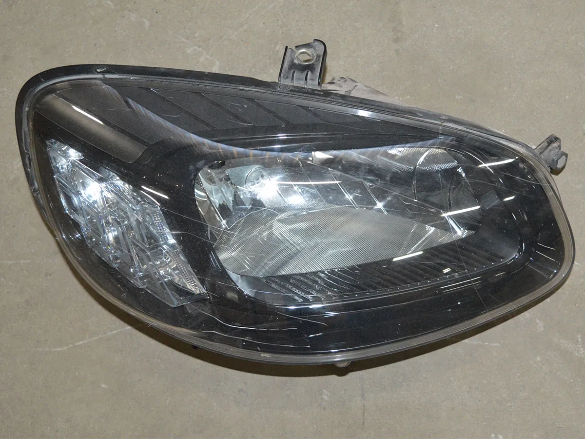 Farol dianteiro direito do Novo Uno Way 1.0 3cc 2017