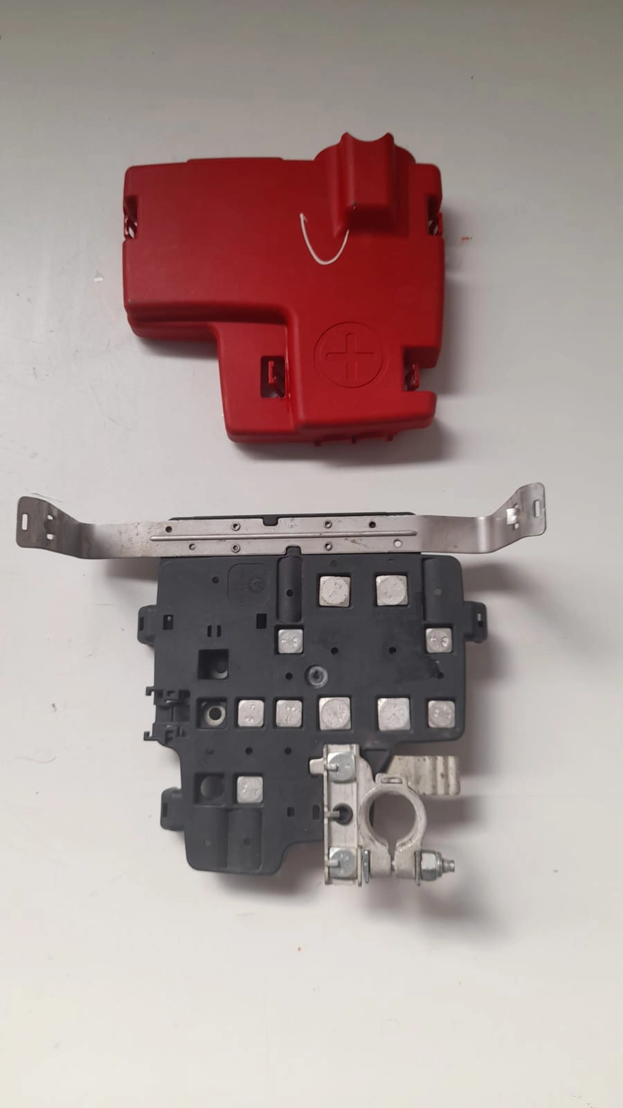 Suporte cabo positivo bateria com fusível Master 2.3 2018