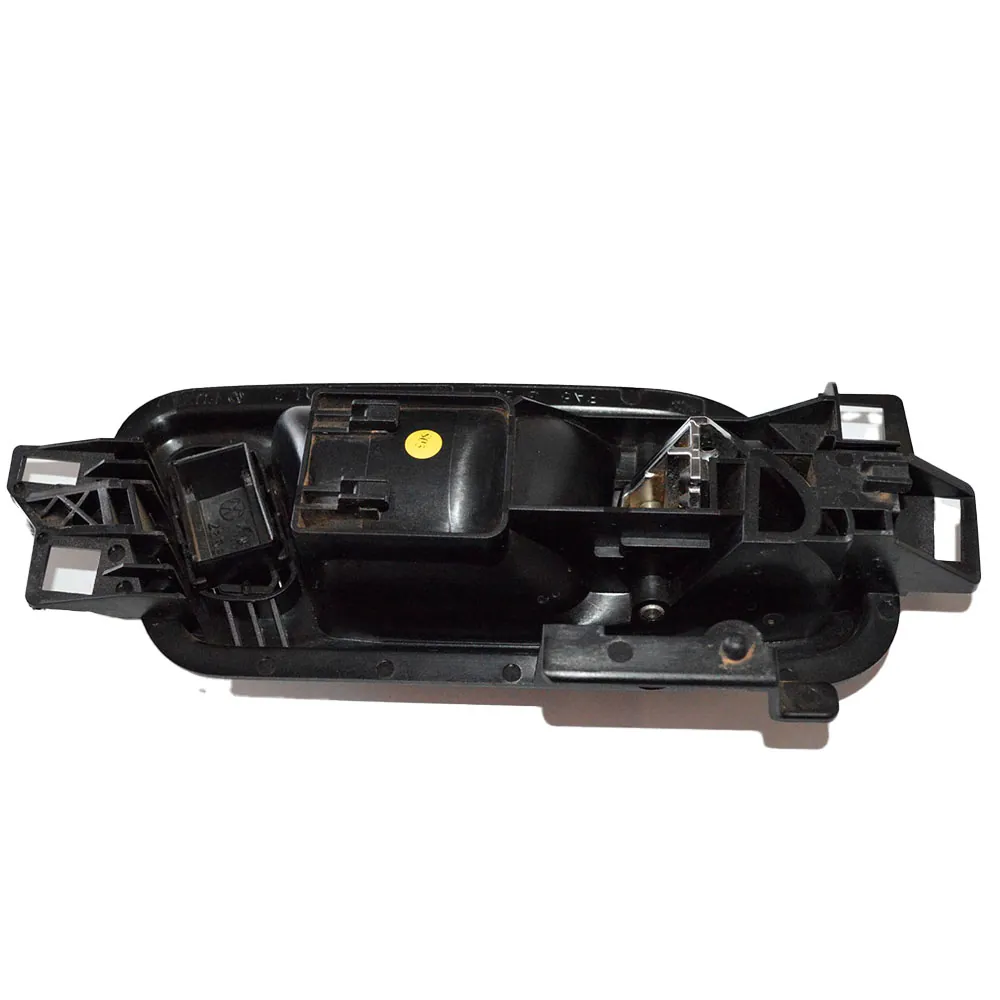 Maçaneta interna porta traseira esquerda Amarok 12/13