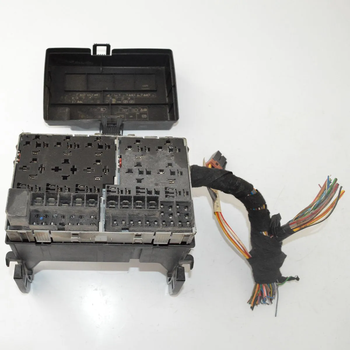 Caixa de fusíveis interna transit 2.4 diesel 2011