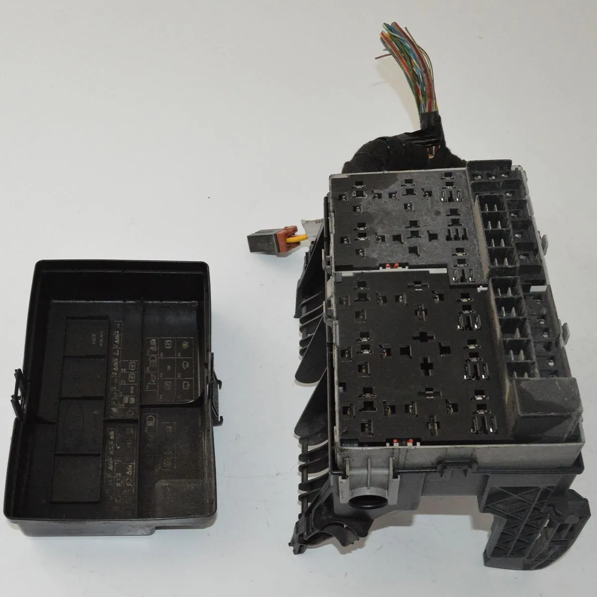 Caixa de fusíveis interna transit 2.4 diesel 2011