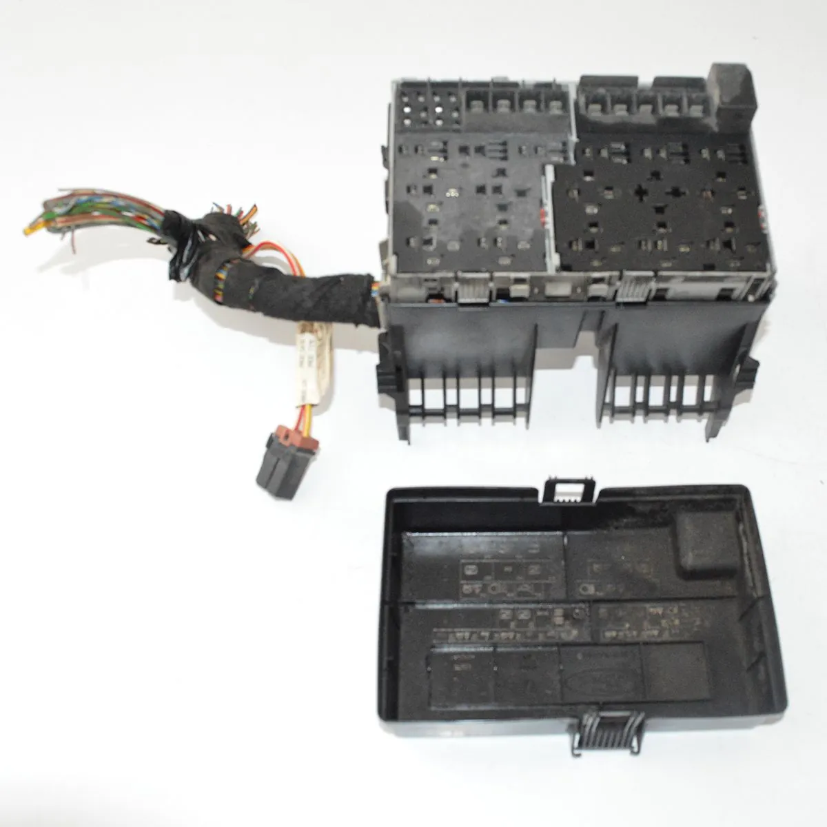 Caixa de fusíveis interna transit 2.4 diesel 2011