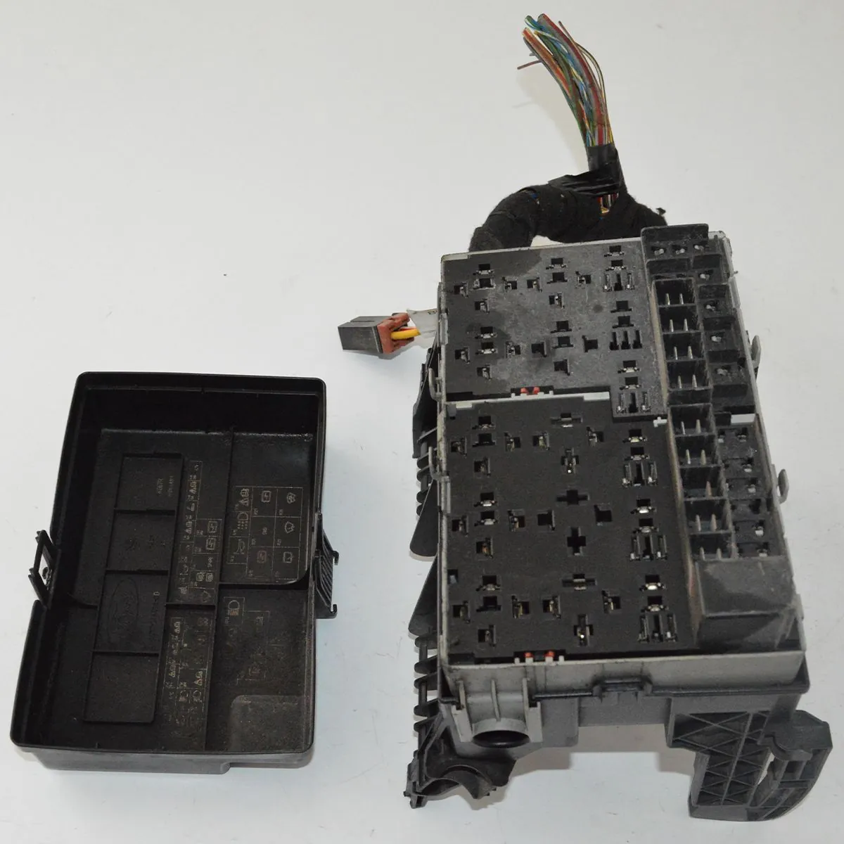 Caixa de fusíveis interna transit 2.4 diesel 2011