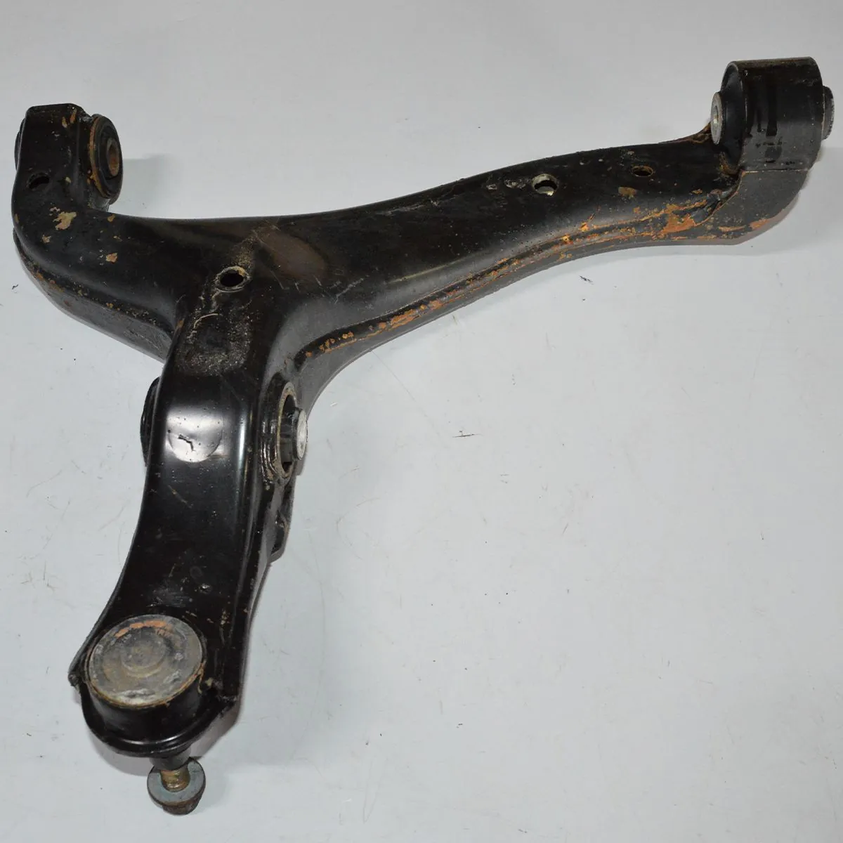 Bandeja suspensão inferior dianteira esquerda Amarok 16 4x4