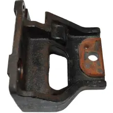 Suporte esquerdo do motor F4000 2.8 cummins 4x4 2015 4cc