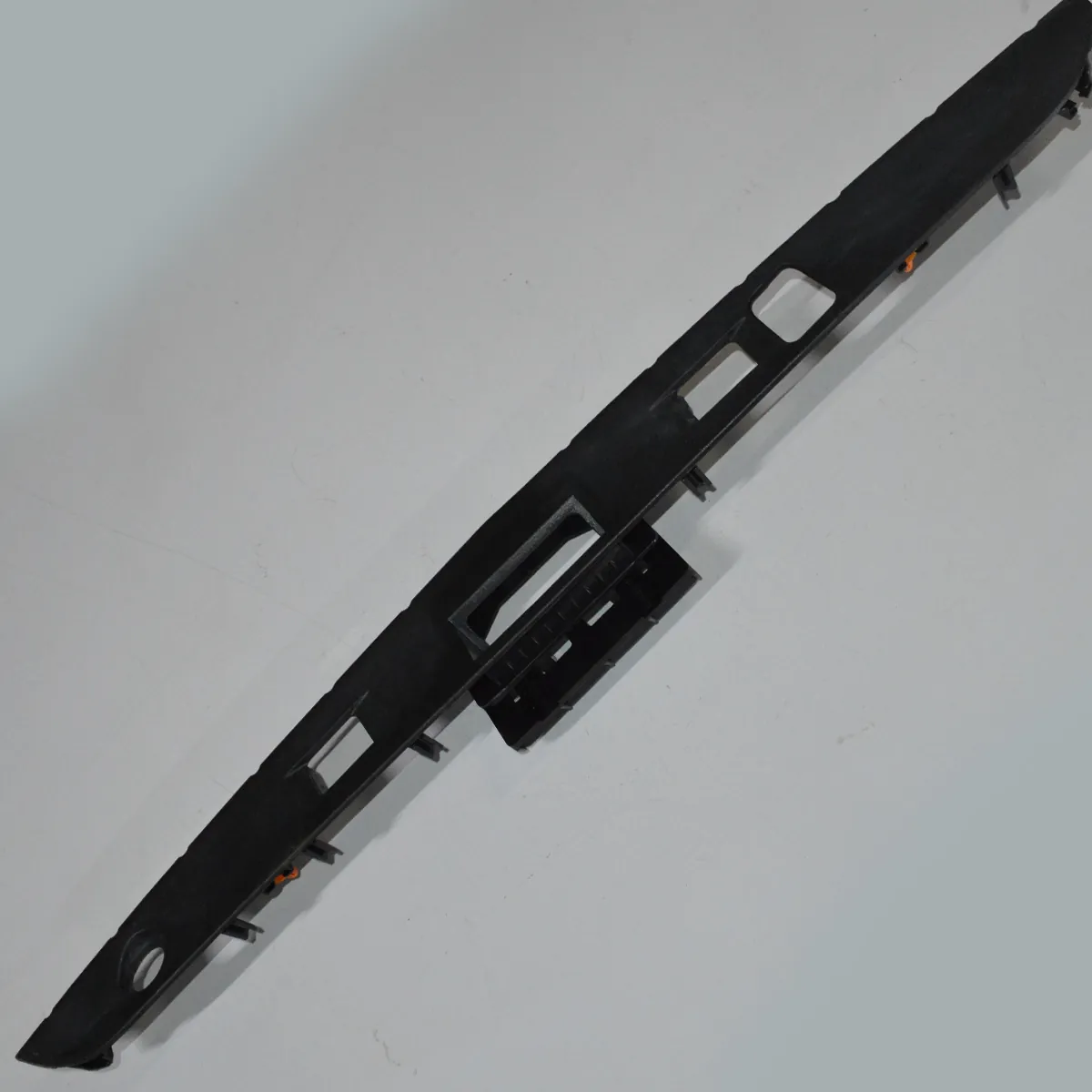 Moldura aplique tampa do porta malas Mercedes E350 V6 2011