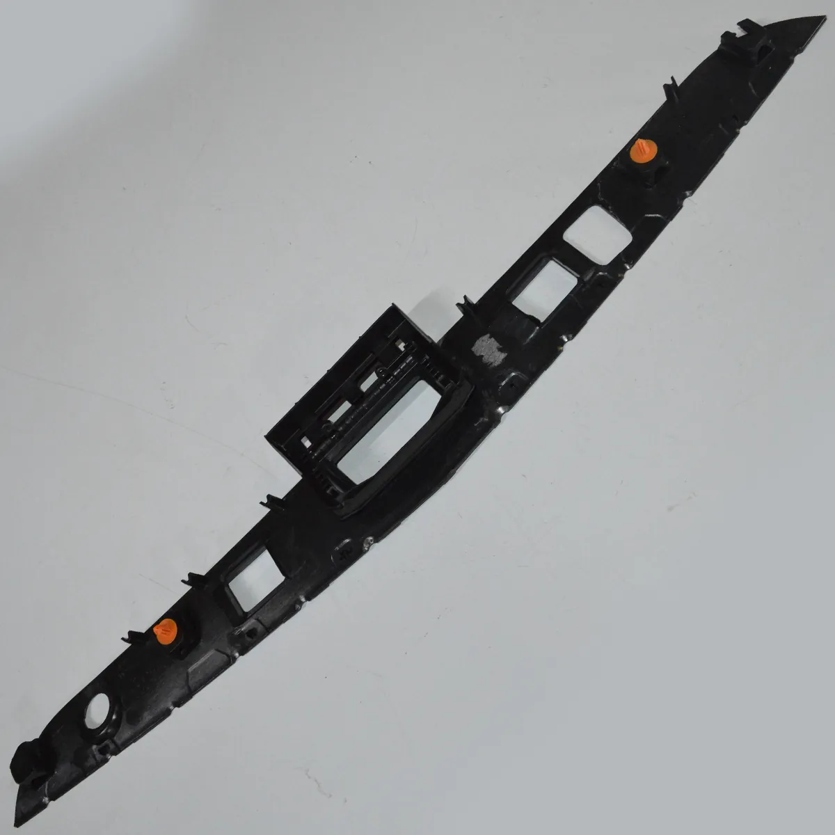 Moldura aplique tampa do porta malas Mercedes E350 V6 2011