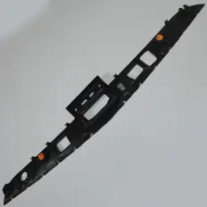 Moldura aplique tampa do porta malas Mercedes E350 V6 2011