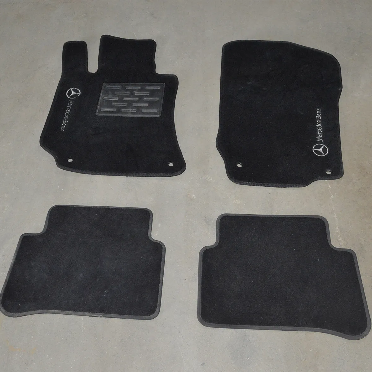 Conjunto de tapetes Mercedes E350 V6 2011 Aut.