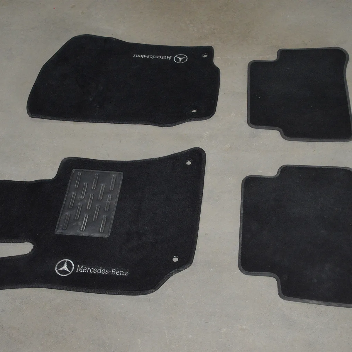 Conjunto de tapetes Mercedes E350 V6 2011 Aut.
