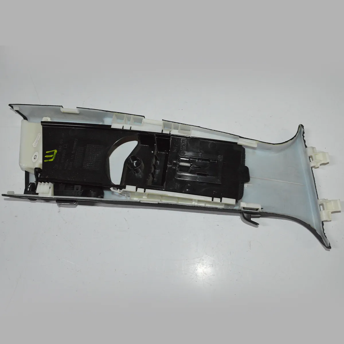 Acabamento coluna esquerda Mercedes E350 V6 2011 Aut.