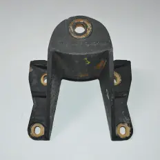 Suporte do feixe de molas esquerdo F4000 2014 Cummins 4x4