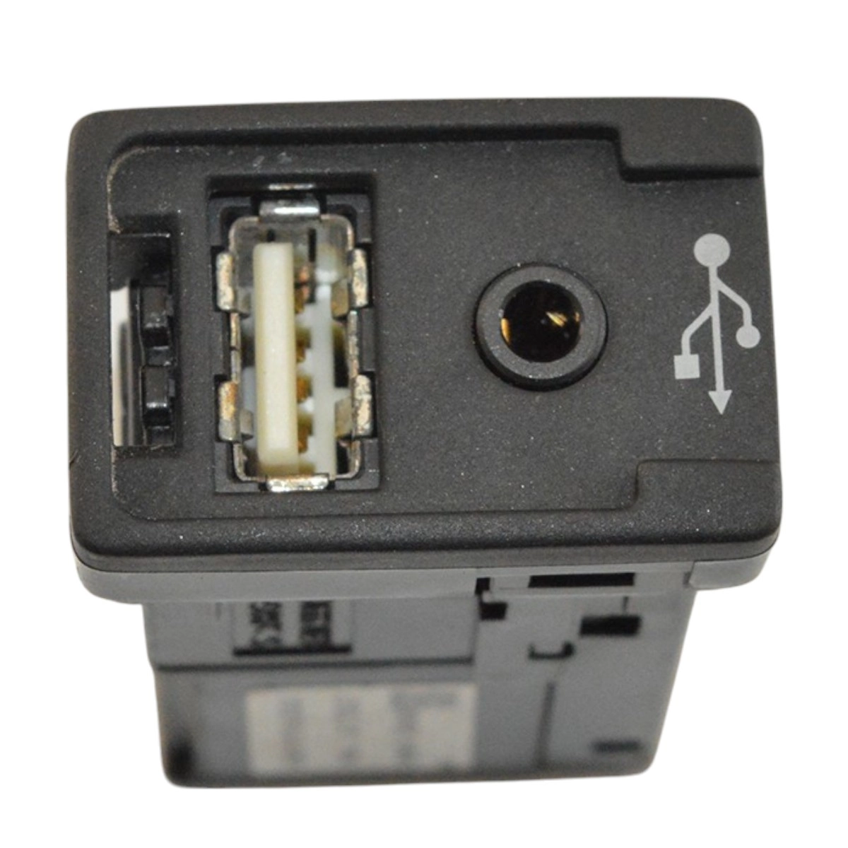 Interruptor USB Hilux 2.8 4X4 2019 aut 0KM