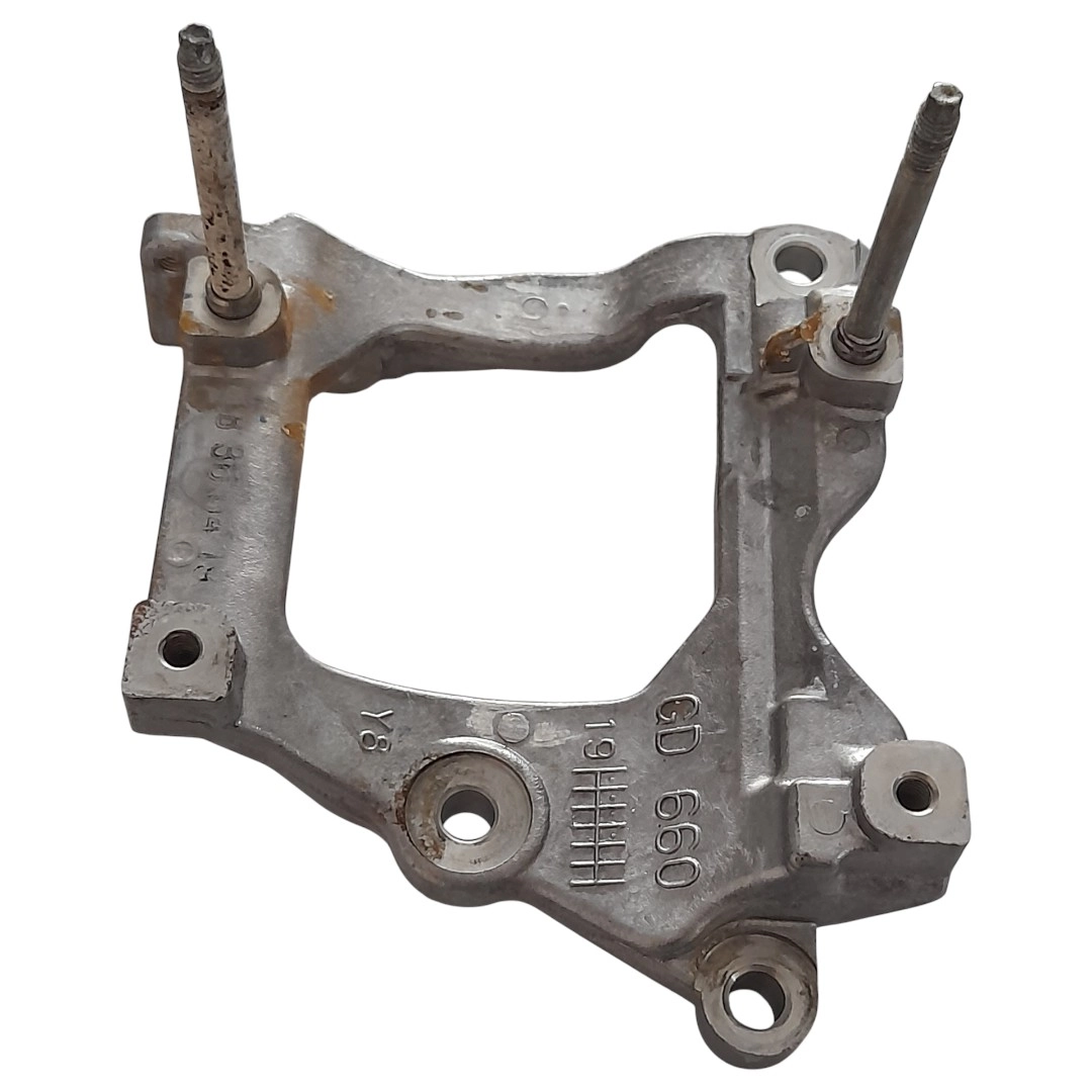 Suporte do Compressor Ar Condicionado Hilux 2.8 srv 4x4 2020