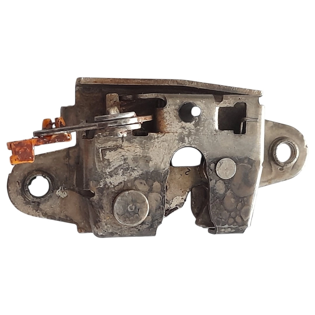 Fechadura Tampa Traseira Esquerdo Hilux 2.8 srv 4x4 2020