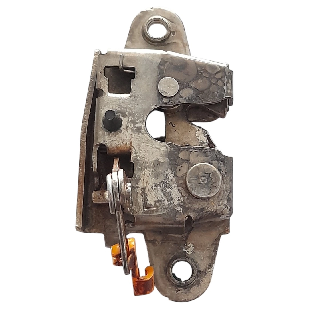 Fechadura Tampa Traseira Esquerdo Hilux 2.8 srv 4x4 2020
