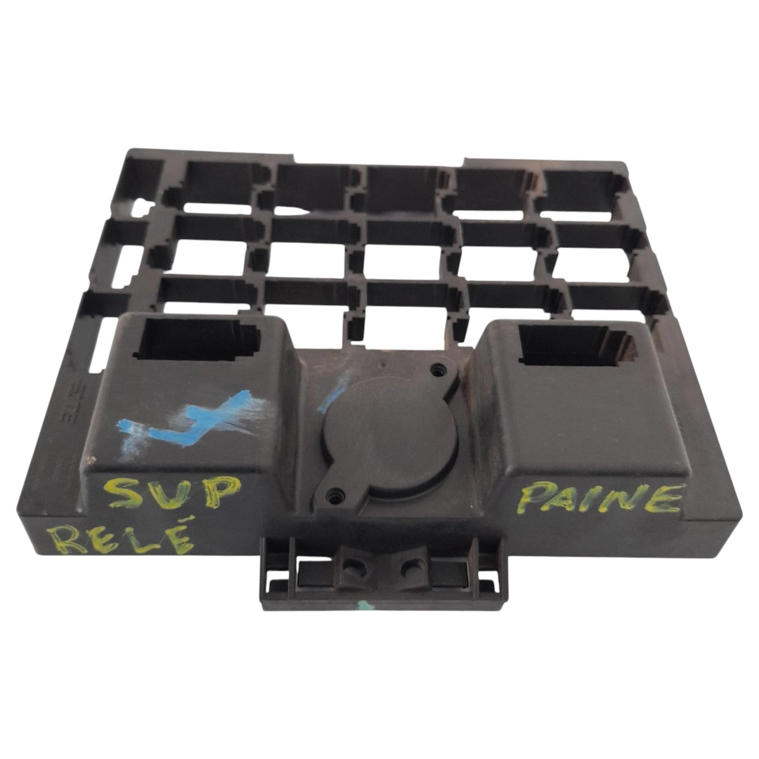 Suporte do Relé do Painel Amarok 4X4 Biturbo 180cv