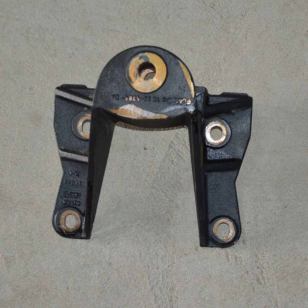 Suporte do feixe de mola dir F4000 2.8 Cummins 2015