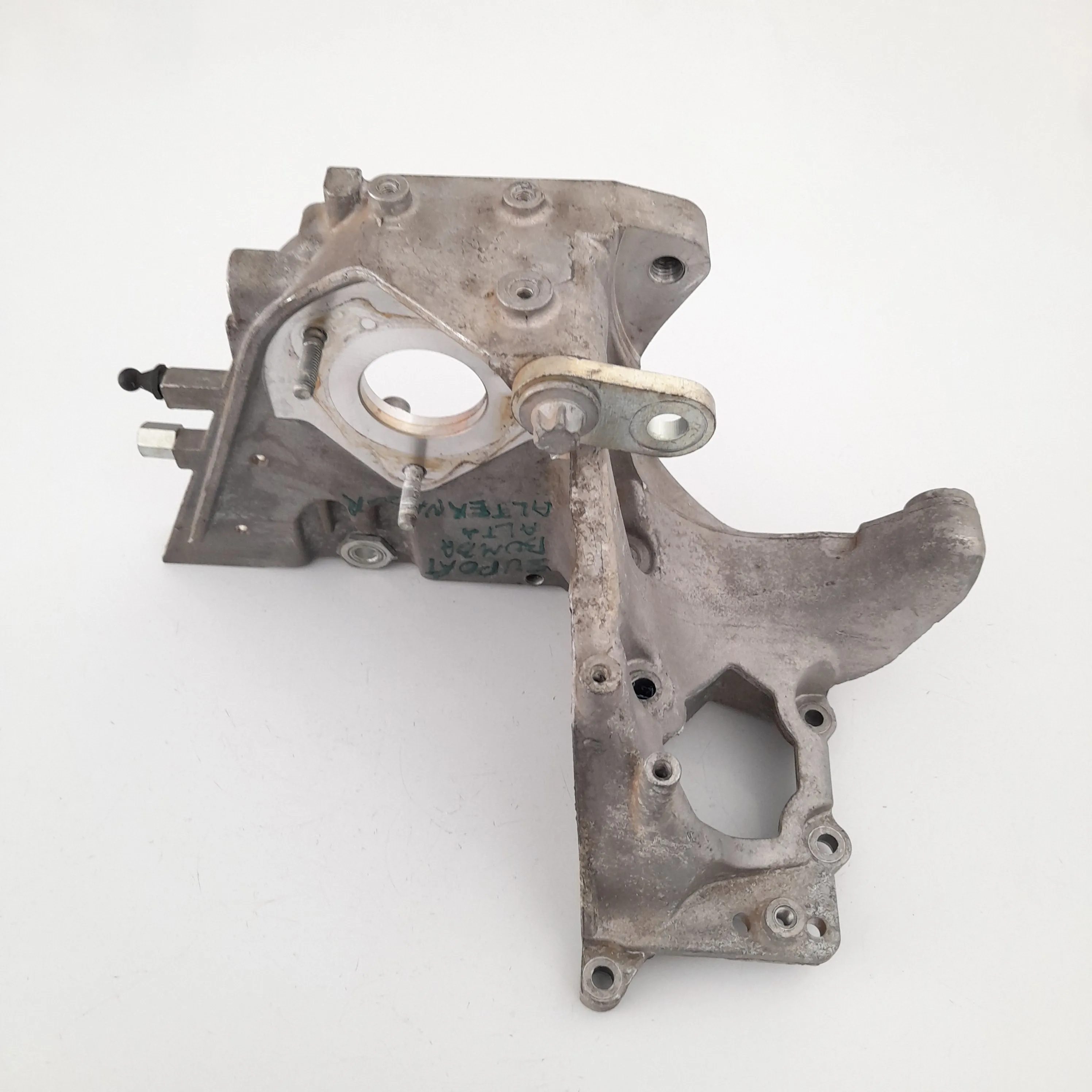 Suporte bomba injetora e alternador Fiat Toro 2.0 diesel AUT 2017