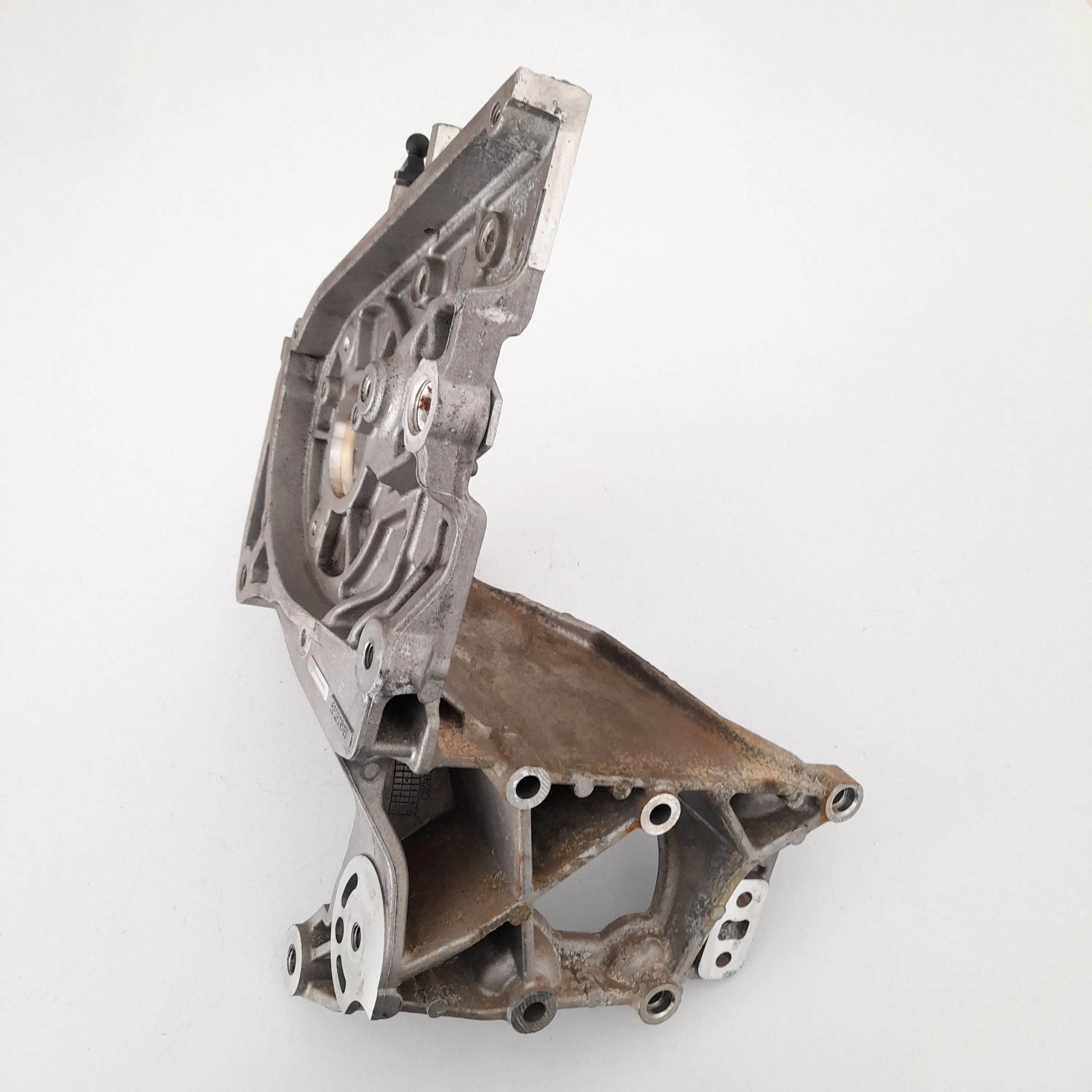 Suporte bomba injetora e alternador Fiat Toro 2.0 diesel AUT 2017