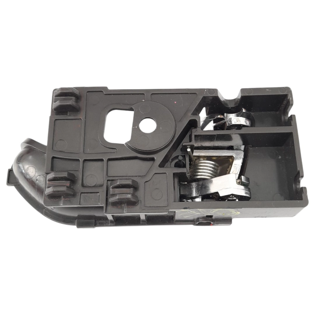 Puxador interno dianteiro esquerdo Trailblazer 200cv LTZ 2015