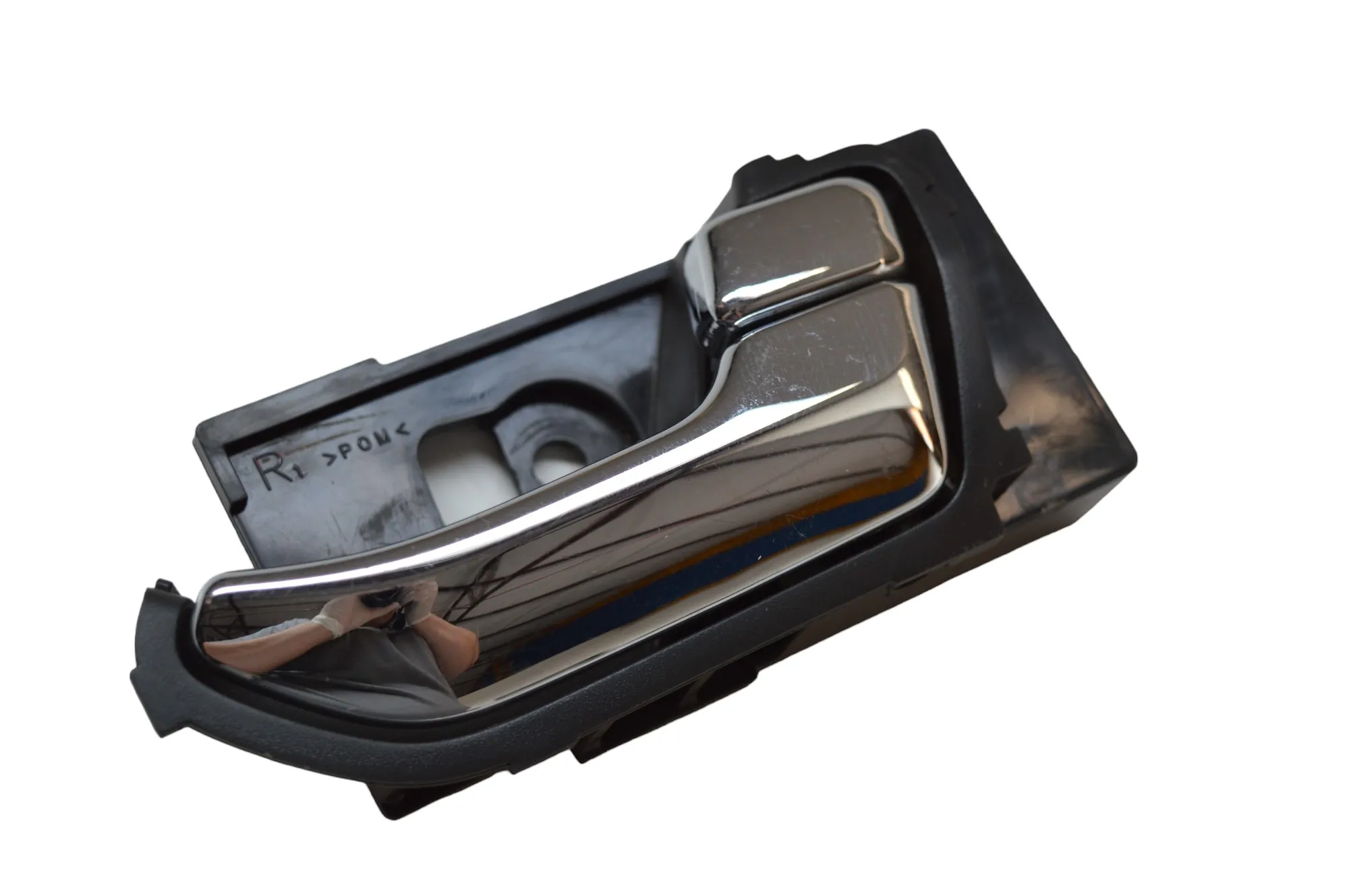 Puxador interno dianteiro direito Trailblazer 200cv LTZ 2015