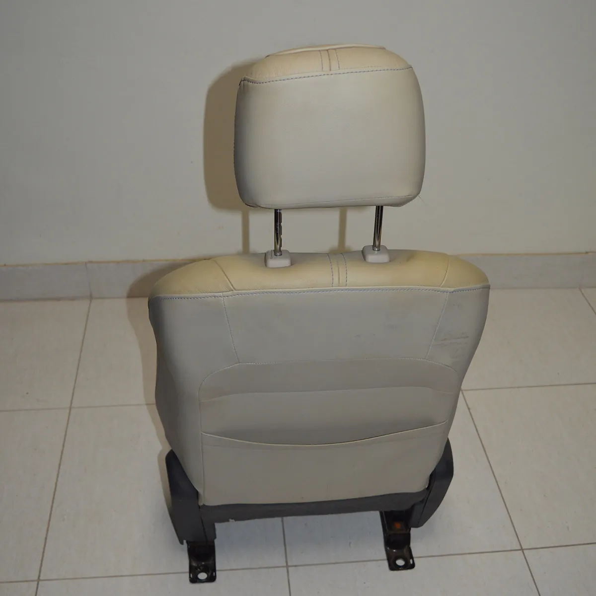 Banco dianteiro esquerdo Trailblazer 200cv LTZ 2015