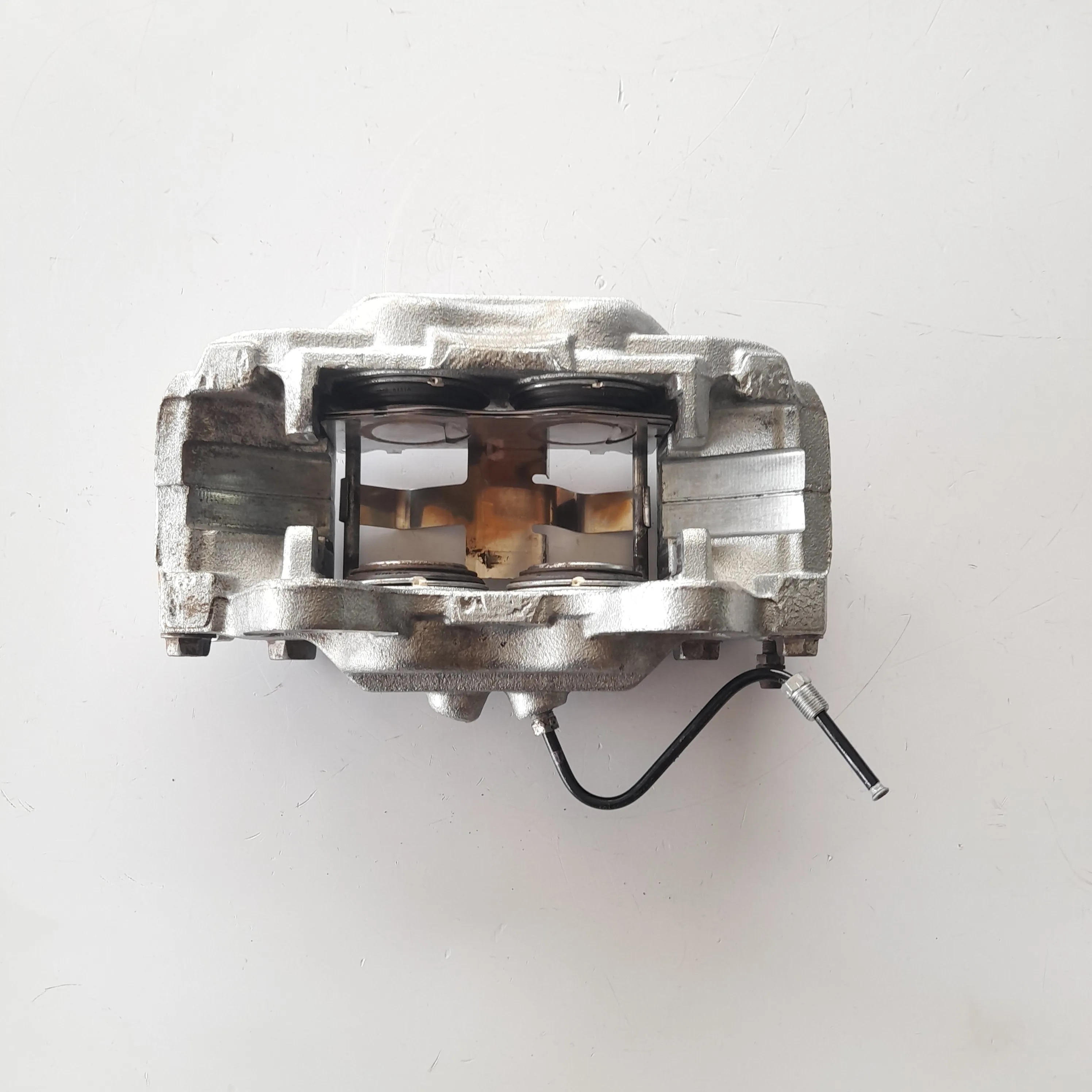Pinça de freio diant direita Hilux 2.8 2019 Aut 