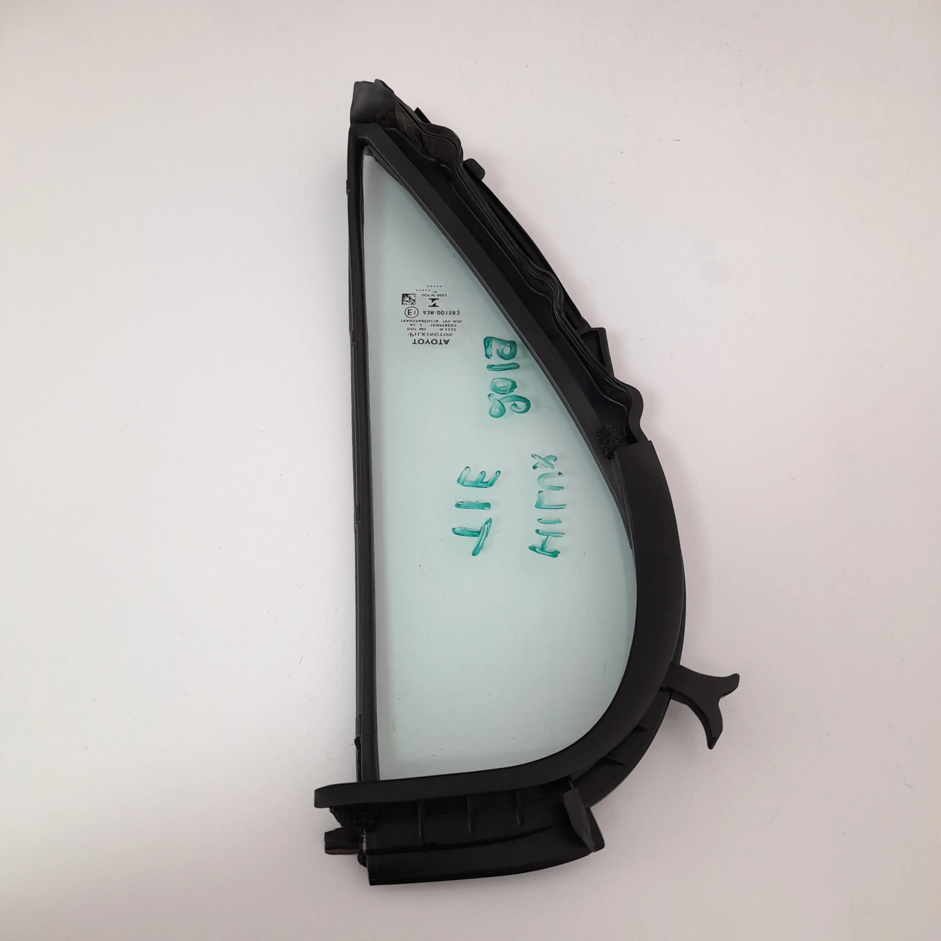 Vidro fixo porta tras esq Hilux 2.8 2019 Manual 0KM