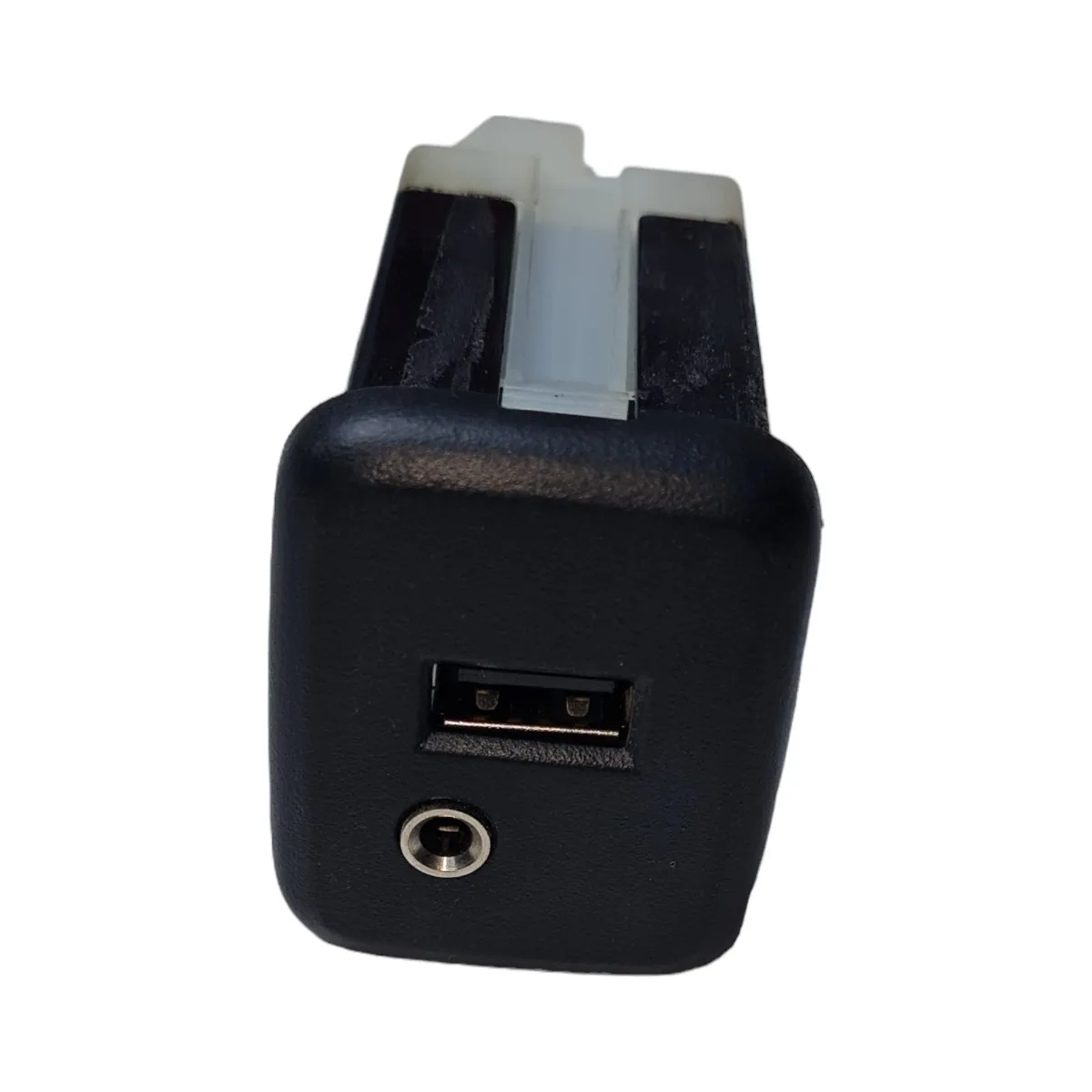 Conexão usb auxiliar S10 20 2.8 200CV 0KM