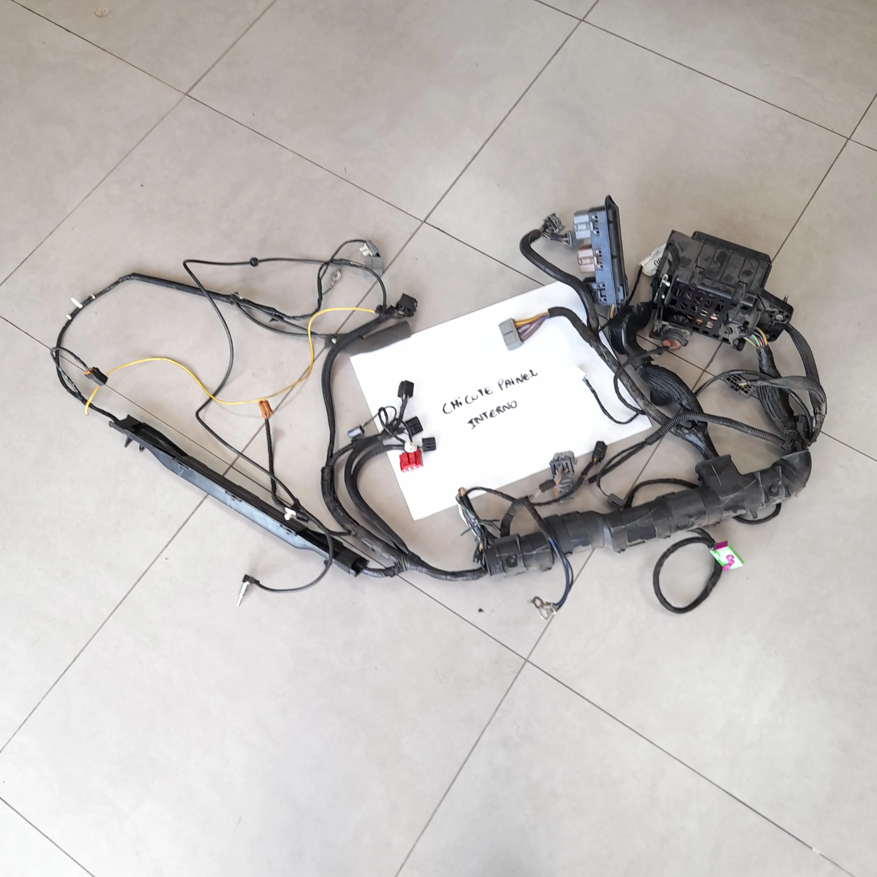 Chicote do motor e painéis F4000 2.8 cummins 4x2 15 4cc
