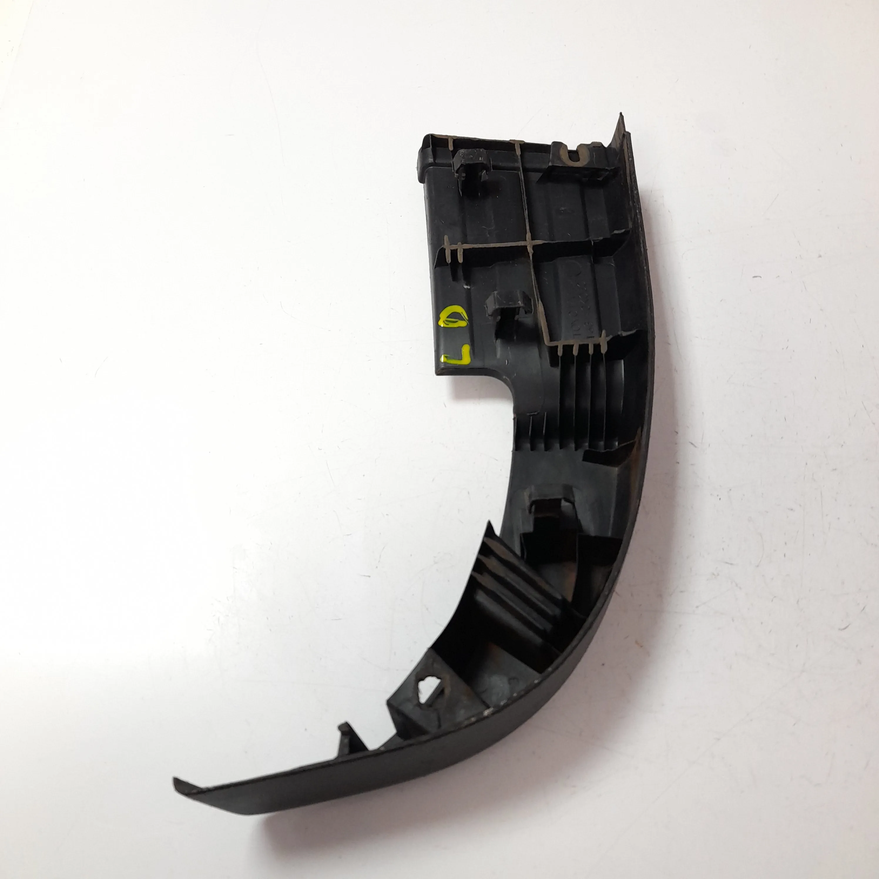 Acabamento parachoque tras dir Hilux 2.8 4x4 CS 2018