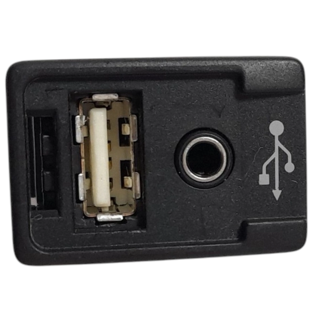 Conector interruptor USB Hilux 2020 2.8 2020 Aut
