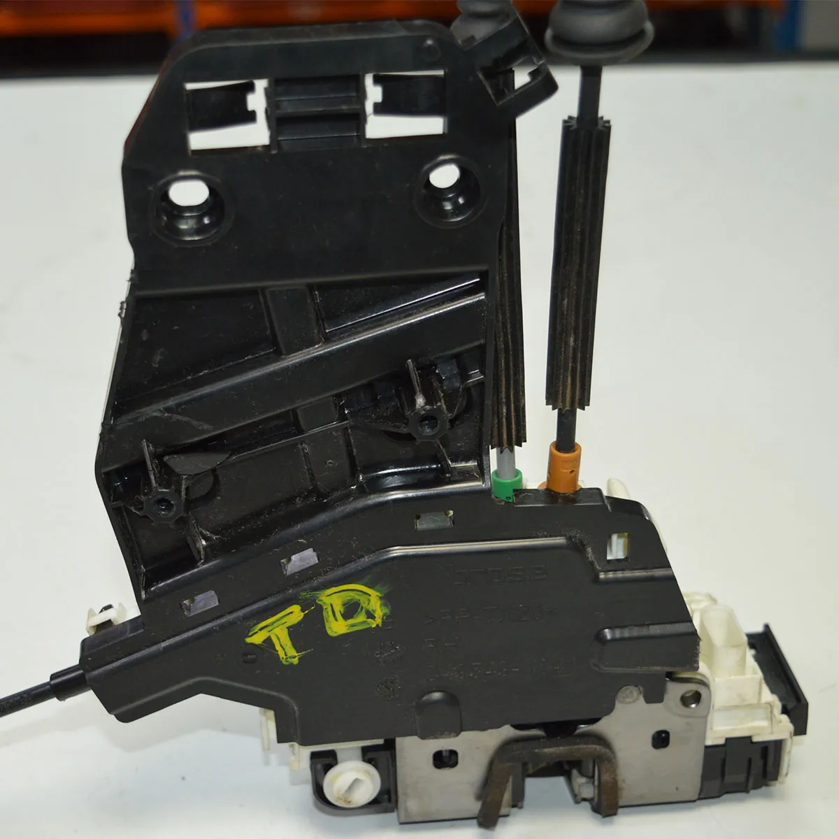 Fechadura porta traseira direita Toro 2.0 freedom 2021