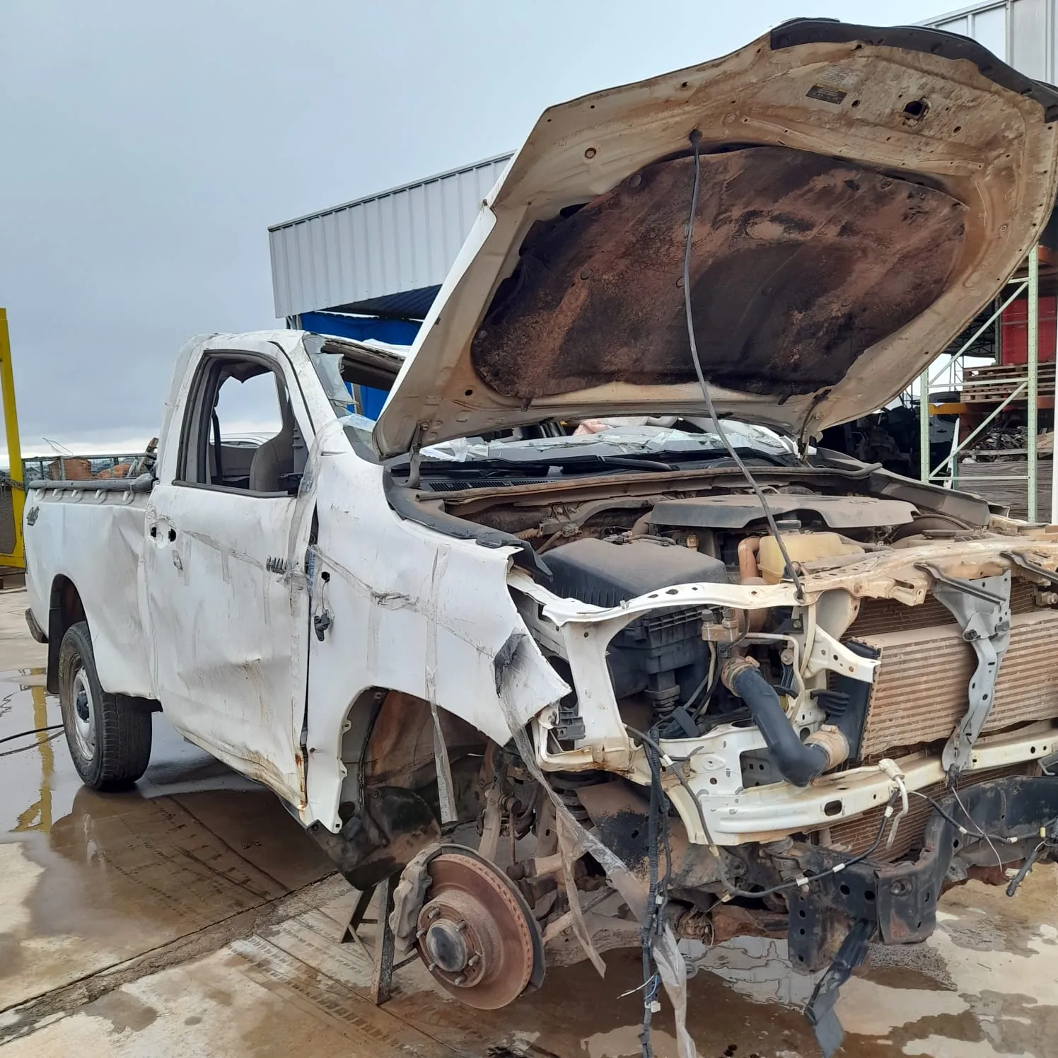 Sucata de Toyota Hilux 2.8 cabine simples 4x4 manual 2019