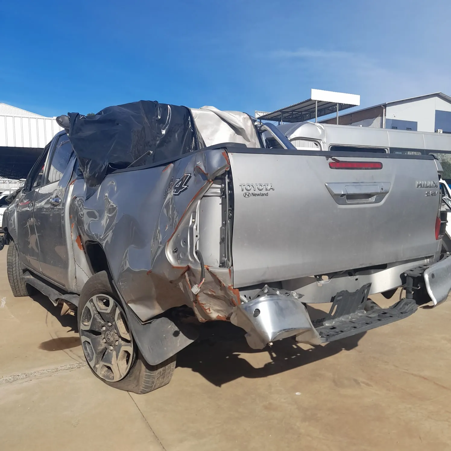 Sucata de Toyota Hilux srv 4x4 2.8 2022 204cv